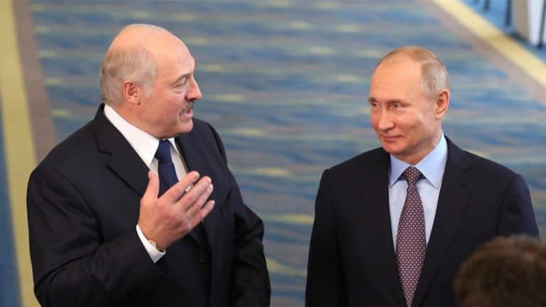 putin lukashenko friendship minsk 2015