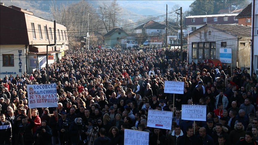 Serbia: the rope of a much bigger tug of war game between West and East