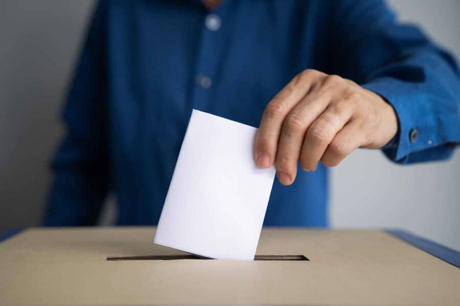 Man voting